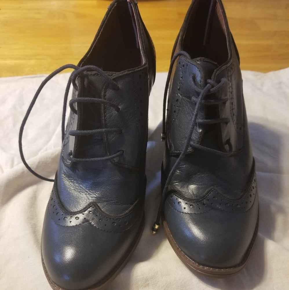 Tommy Hilfiger Lace Up Pumps